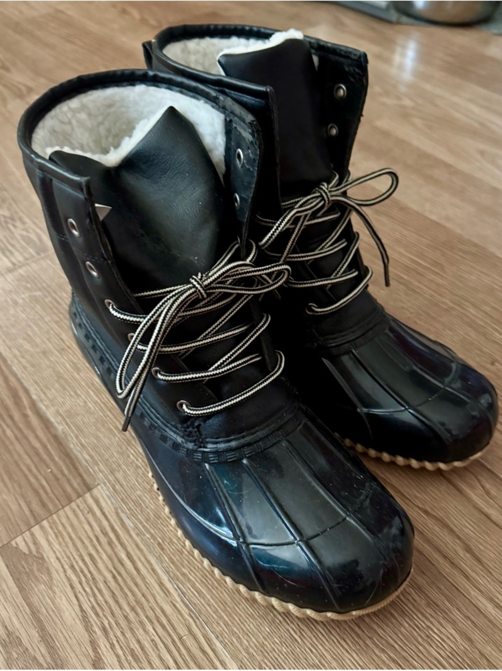 Women’s Black Lace-Up Winter Boots with Sherpa Lining